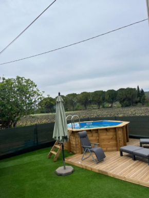 Appartement avec piscine au milieu des vignes